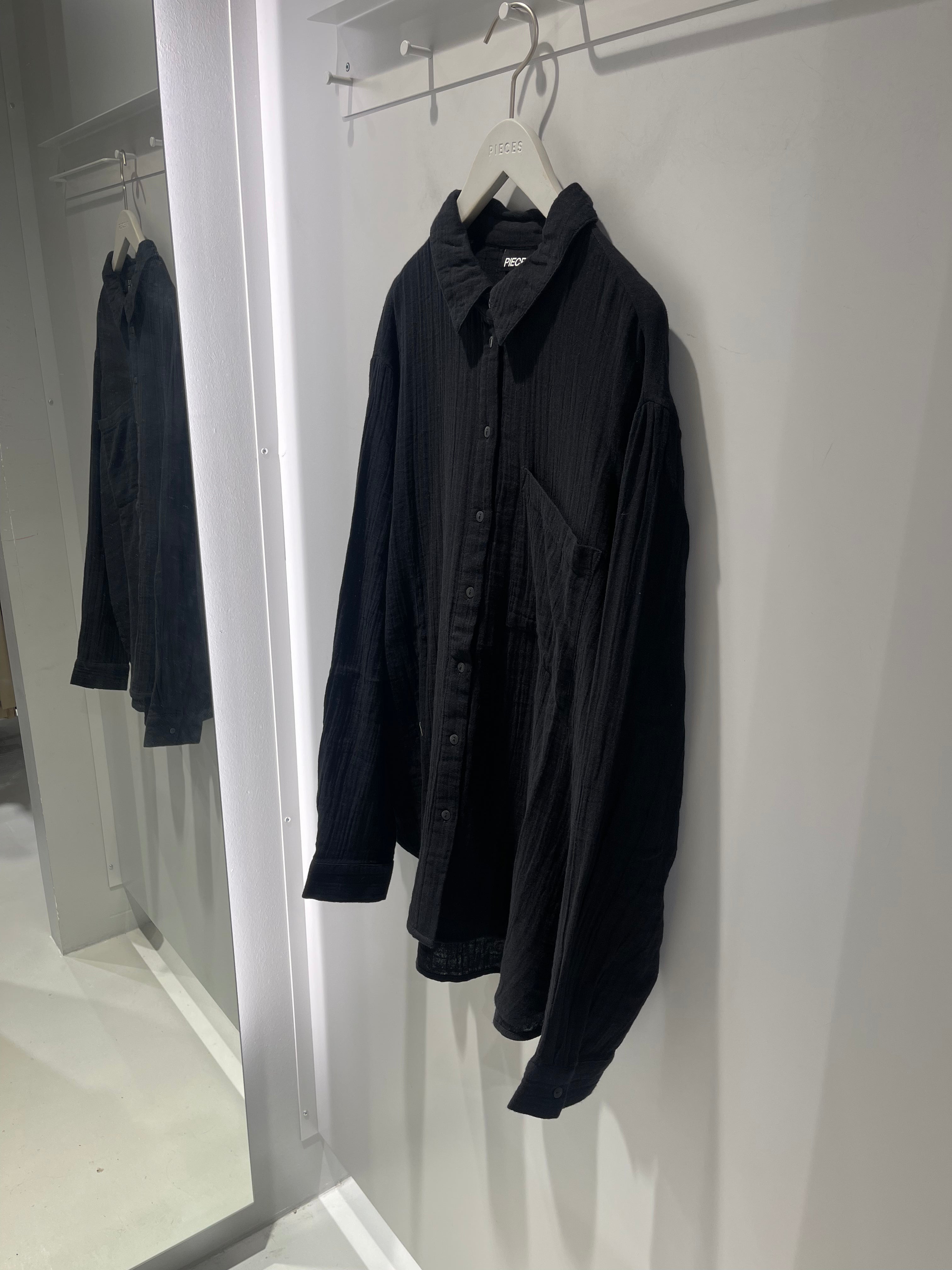 PCMASTINA Shirts - Black